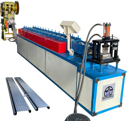 Qualität  High End Good Quality Advertising Company Shutter Door With Punch Hole Cold Rolling Forming Machine Price usine